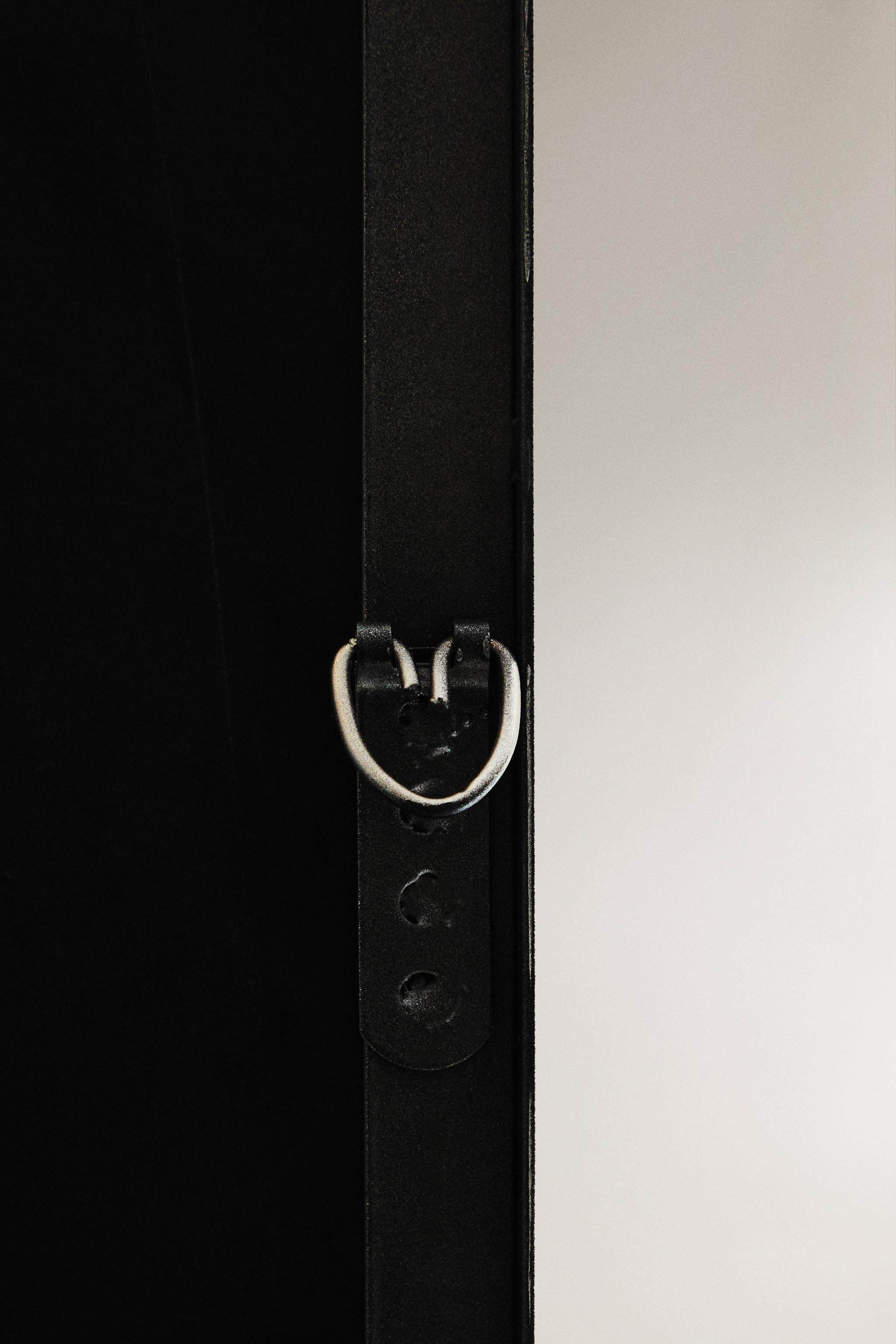 WALL MIRROR WITH SILVER FRAME